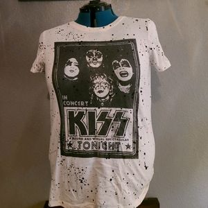 Torrid Kiss Tee